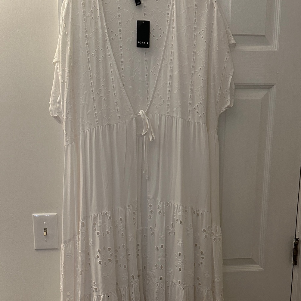 Torrid White Eyelet cover up size 1 NWT